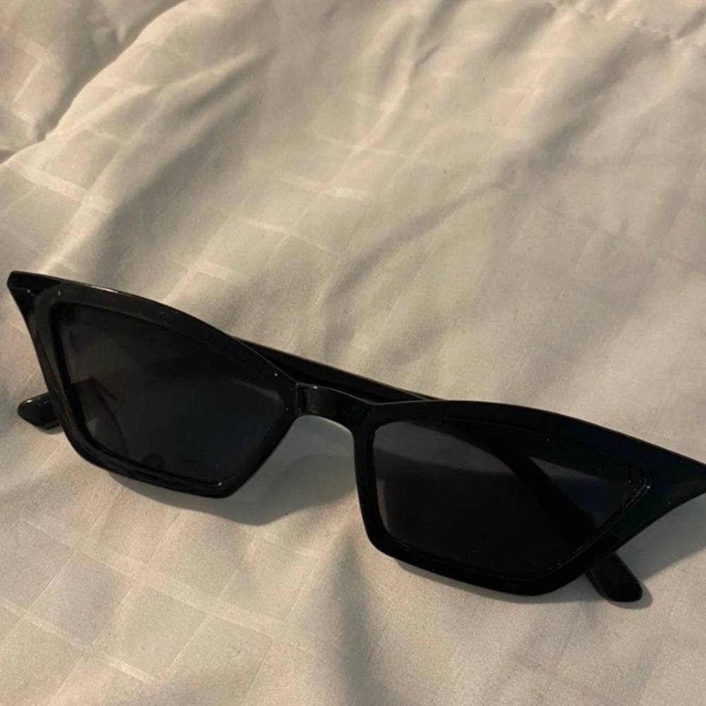 SUNGLASSES 102